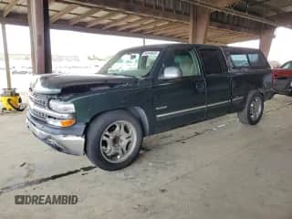 ✅ 2001 Chevrolet Silverado 1500 • VIN: 2GCEC19W411137247 • Lot: 54449525. Wystawiony na Copart z przebiegiem 253 035 mil mil. Skorzystaj z bezpłatnego archiwum sprzedaży aukcyjnych z USA i zobacz szczegółowy raport historii pojazdu na DreamBid. Zdjęcie 1.