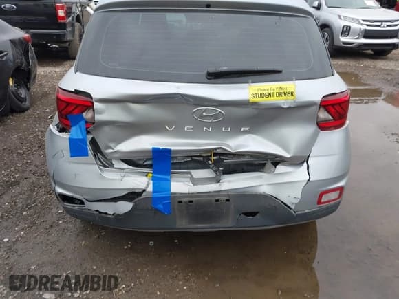 ✅ 2023 Hyundai Venue SE • VIN: KMHRB8A35PU215977 • Lot: 41930021. Listed on IAAI with 17,053 mi. Free auction sales archive from the USA and detailed vehicle history report at DreamBid. Image 6.