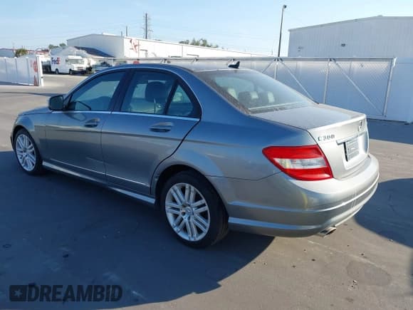 ✅ 2009 Mercedes-Benz C 300 Sport • VIN: WDDGF81X79R081018 • Lot: 43751949. Wystawiony na IAAI z przebiegiem 126 158 mil. Bezpłatny archiwum sprzedaży aukcyjnych z USA i szczegółowy raport historii pojazdu na DreamBid. Zdjęcie 3.