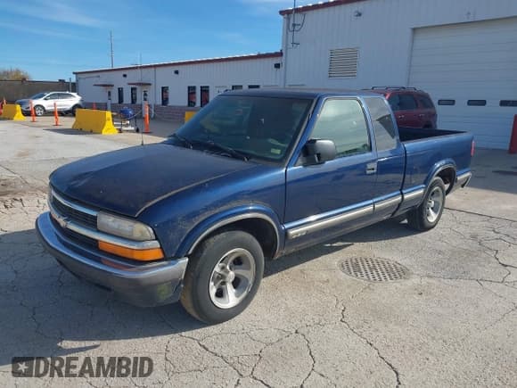✅ 1999 Chevrolet S-10 LS • VIN: 1GCCS19X1X8188973 • Lot: 43521867. Listed on IAAI with 129,074 mi. Free auction sales archive from the USA and detailed vehicle history report at DreamBid. Image 2.