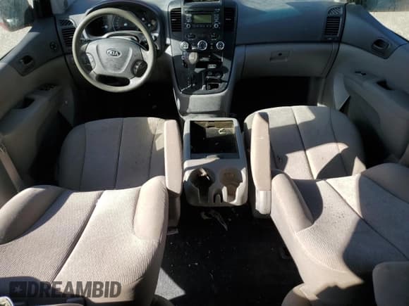 ✅ 2014 Kia Sedona LX • VIN: KNDMG4C70E6561512 • Lot: 92786205. Wystawiony na Copart z przebiegiem 104 441 mil. Bezpłatny archiwum sprzedaży aukcyjnych z USA i szczegółowy raport historii pojazdu na DreamBid. Zdjęcie 8.