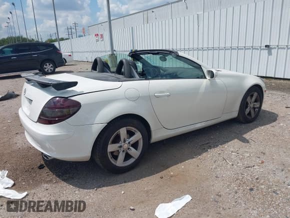 ✅ 2008 Mercedes-Benz SLK 280 • VIN: WDBWK54F38F187709 • Lot: 43124012. Wystawiony na IAAI z przebiegiem 28 589 mil. Bezpłatny archiwum sprzedaży aukcyjnych z USA i szczegółowy raport historii pojazdu na DreamBid. Zdjęcie 4.