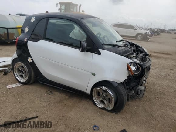 ✅ 2016 Smart fortwo Prime • VIN: WMEFJ5DA4GK054621 • Lot: 68703105. Wystawiony na Copart z przebiegiem 70 845 mil. Bezpłatny archiwum sprzedaży aukcyjnych z USA i szczegółowy raport historii pojazdu na DreamBid. Zdjęcie 4.