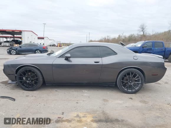 ✅ 2013 Dodge Challenger R/T • VIN: 2C3CDYBTXDH562338 • Lot: 41377124. Wystawiony na IAAI z przebiegiem 137 871 mil. Bezpłatny archiwum sprzedaży aukcyjnych z USA i szczegółowy raport historii pojazdu na DreamBid. Zdjęcie 14.
