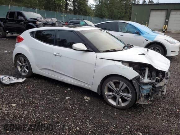 ✅ 2013 Hyundai Veloster w/Gray Int • VIN: KMHTC6AD5DU177727 • Lot: 80574754. Wystawiony na Copart z przebiegiem 147 960 mil. Bezpłatny archiwum sprzedaży aukcyjnych z USA i szczegółowy raport historii pojazdu na DreamBid. Zdjęcie 4.