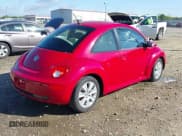 ✅ 2010 Volkswagen Beetle • VIN: 3VWRW3AG4AM013400 • Lot: 42009609. Wystawiony na IAAI z przebiegiem 50 409 mil. Bezpłatny archiwum sprzedaży aukcyjnych z USA i szczegółowy raport historii pojazdu na DreamBid. Zdjęcie 4.
