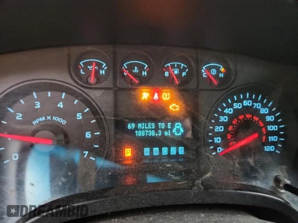 ✅ 2009 Ford F-150 XL • VIN: 1FTRF12W59KB97746 • Lot: 87305105. Wystawiony na Copart z przebiegiem 188 738 mil. Bezpłatny archiwum sprzedaży aukcyjnych z USA i szczegółowy raport historii pojazdu na DreamBid. Zdjęcie 9.