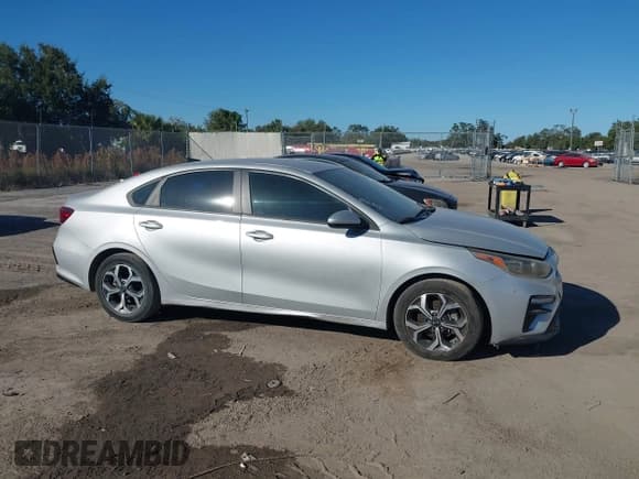 ✅ 2021 Kia Forte LXS • VIN: 3KPF24AD7ME294992 • Lot: 43819434. Wystawiony na IAAI z przebiegiem 171 562 mil. Bezpłatny archiwum sprzedaży aukcyjnych z USA i szczegółowy raport historii pojazdu na DreamBid. Zdjęcie 13.