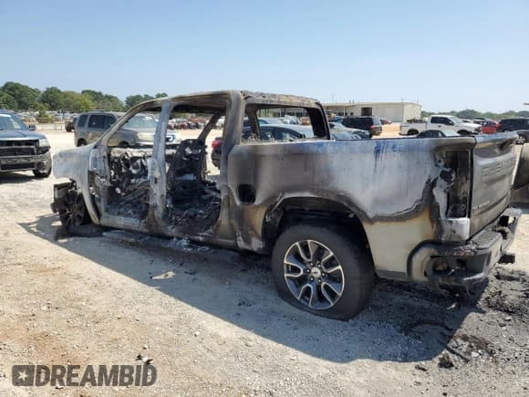 ✅ 2020 Chevrolet Silverado 1500 RST • VIN: 3GCUYEET2LG271751 • Lot: 69319054. Wystawiony na Copart z przebiegiem Nie podano. Bezpłatny archiwum sprzedaży aukcyjnych z USA i szczegółowy raport historii pojazdu na DreamBid. Zdjęcie 2.