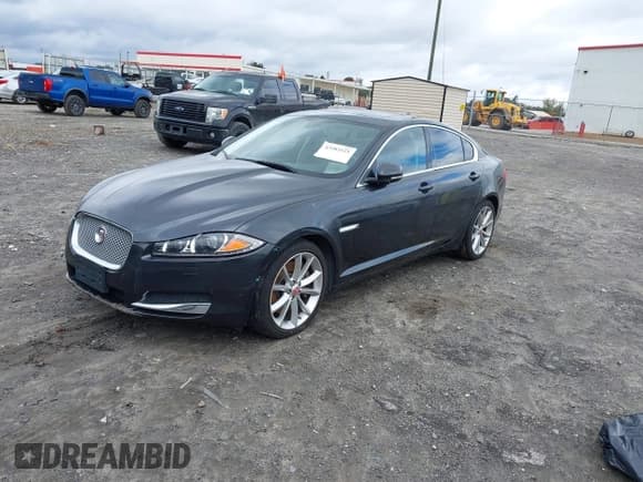 ✅ 2015 Jaguar XF Portfolio • VIN: SAJWJ0FF5F8U51892 • Lot: 43583121. Wystawiony na IAAI z przebiegiem 113 236 mil. Bezpłatny archiwum sprzedaży aukcyjnych z USA i szczegółowy raport historii pojazdu na DreamBid. Zdjęcie 2.