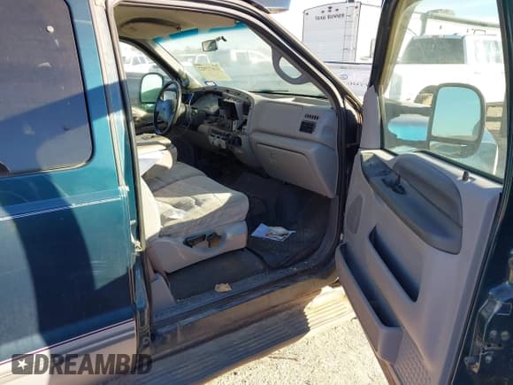 ✅ 1999 Ford F-250 XL • VIN: 1FTNX20F7XEB97442 • Lot: 43872922. Listed on IAAI with 233,481 mi. Free auction sales archive from the USA and detailed vehicle history report at DreamBid. Image 5.