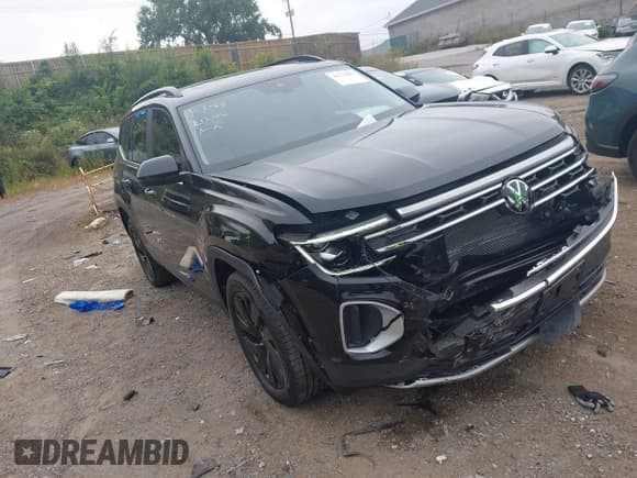 ✅ 2025 Volkswagen Atlas SE • VIN: 1V2KR2CA1SC521856 • Lot: 43172045. Listed on IAAI with 5,060 mi. Free auction sales archive from the USA and detailed vehicle history report at DreamBid. Image 1.