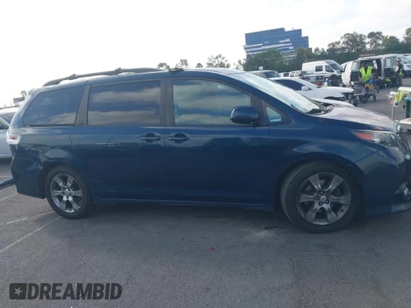 ✅ 2012 Toyota Sienna SE • VIN: 5TDXK3DC7CS232806 • Lot: 43348728. Listed on IAAI with 166,512 mi. Free auction sales archive from the USA and detailed vehicle history report at DreamBid. Image 14.