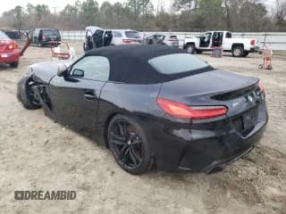 ✅ 2020 BMW Z4 sDriveM40i • VIN: WBAHF9C03LWW51901 • Lot: 36979053. Wystawiony na Copart z przebiegiem 23 486 mil. Bezpłatny archiwum sprzedaży aukcyjnych z USA i szczegółowy raport historii pojazdu na DreamBid. Zdjęcie 2.