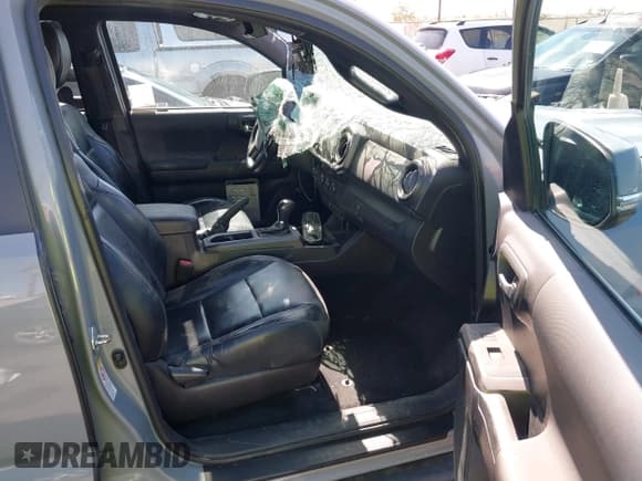 ✅ 2020 Toyota Tacoma SR5 • VIN: 3TMAZ5CN4LM137958 • Lot: 42486157. Wystawiony na IAAI z przebiegiem 100 028 mil. Bezpłatny archiwum sprzedaży aukcyjnych z USA i szczegółowy raport historii pojazdu na DreamBid. Zdjęcie 5.