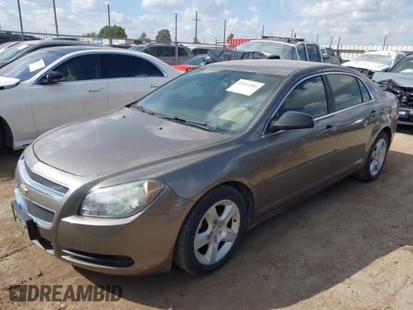 ✅ 2010 Chevrolet Malibu 1LS • VIN: 1G1ZB5EB1AF233126 • Lot: 43414584. Wystawiony na IAAI z przebiegiem 101 416 mil. Bezpłatny archiwum sprzedaży aukcyjnych z USA i szczegółowy raport historii pojazdu na DreamBid. Zdjęcie 2.