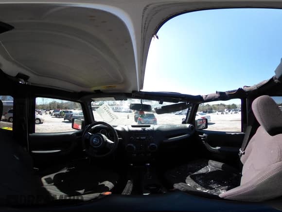 ✅ 2013 Jeep Wrangler Unlimited Sport • VIN: 1C4BJWDGXDL520081 • Lot: 41651841. Wystawiony na IAAI z przebiegiem 84 092 mil. Bezpłatny archiwum sprzedaży aukcyjnych z USA i szczegółowy raport historii pojazdu na DreamBid. Zdjęcie 18.