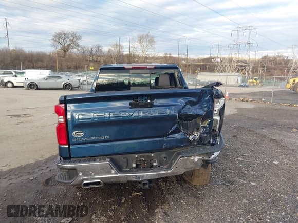 ✅ 2019 Chevrolet Silverado 1500 LTZ • VIN: 3GCUYGED4KG159973 • Lot: 41210958. Wystawiony na IAAI z przebiegiem 32 046 mil. Bezpłatny archiwum sprzedaży aukcyjnych z USA i szczegółowy raport historii pojazdu na DreamBid. Zdjęcie 16.