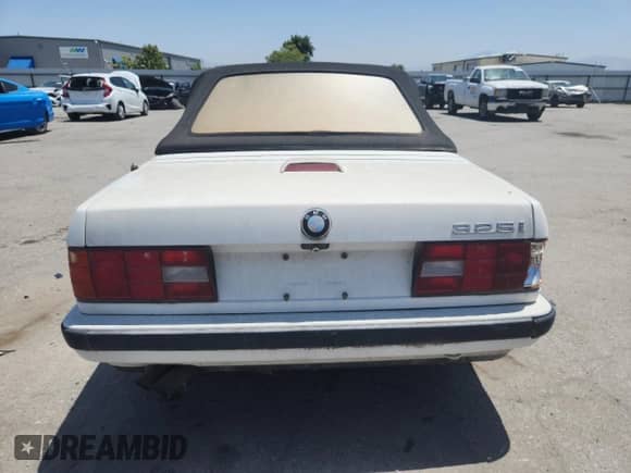 1991 BMW 3 Series z VIN WBABB2314MEC26165, wystawiony jako Copart lot #58839205 z przebiegiem 124 898 mil mil oraz Szkoda całkowita • Salvage title. Historia ofert i sprzedaży dostępna na DreamBid. Obrazek 6.
