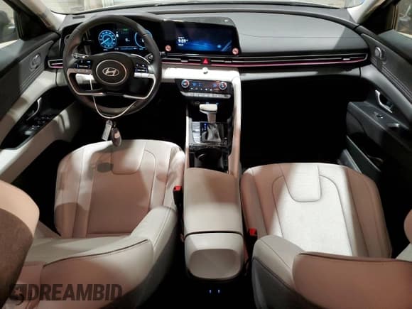 ✅ 2025 Hyundai Elantra Limited • VIN: KMHLP4DG0SU998469 • Lot: 92201545. Wystawiony na Copart z przebiegiem 14 123 mil. Bezpłatny archiwum sprzedaży aukcyjnych z USA i szczegółowy raport historii pojazdu na DreamBid. Zdjęcie 8.