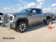 ✅ 2024 GMC Sierra 2500HD Denali • VIN: 1GT49REY2RF275888 • Лот: 80721695. Опубликован ранее на Copart с пробегом 39 669 миль. Бесплатный доступ к архиву аукционных продаж из США и подробный отчёт об истории автомобиля на DreamBid. Изображение 1.