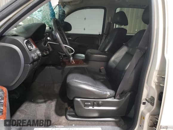 ✅ 2011 Chevrolet Tahoe LTZ • VIN: 1GNSKCE01BR360994 • Lot: 81183135. Listed on Copart with 173,167 mi. Free auction sales archive from the USA and detailed vehicle history report at DreamBid. Image 7.