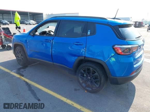 2021 Jeep Compass 80th Anniversary z VIN 3C4NJCEB3MT531703, wystawiony jako IAAI lot #42006349 z przebiegiem 73 876 mil mil oraz . Historia ofert i sprzedaży dostępna na DreamBid. Obrazek 3.