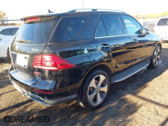 ✅ 2017 Mercedes-Benz GLE 350 • VIN: 4JGDA5HB2HA965946 • Lot: 43610428. Wystawiony na IAAI z przebiegiem 95 991 mil. Bezpłatny archiwum sprzedaży aukcyjnych z USA i szczegółowy raport historii pojazdu na DreamBid. Zdjęcie 4.