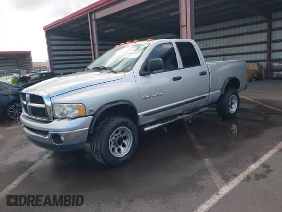 2005 Dodge 3500 SLT z VIN 3D7LS38C15G791333, wystawiony jako IAAI lot #40892553 z przebiegiem 188 933 mil mil oraz . Historia ofert i sprzedaży dostępna na DreamBid. Obrazek 17.