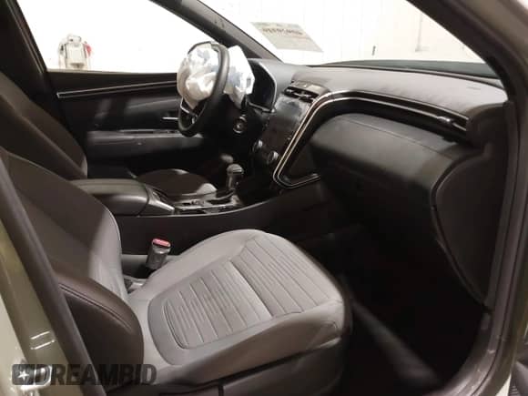 2024 Hyundai Santa Cruz SE with VIN 5NTJADDE7RH108941, listed as a IAAI auction lot 40990254 with 7,461 mi miles and . Bid and sale history available at DreamBid. Image 5.