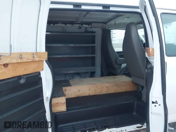 ✅ 2014 GMC Savana • VIN: 1GTW7FBA1E1114461 • Lot: 43863484. Wystawiony na IAAI z przebiegiem 206 578 mil. Bezpłatny archiwum sprzedaży aukcyjnych z USA i szczegółowy raport historii pojazdu na DreamBid. Zdjęcie 8.