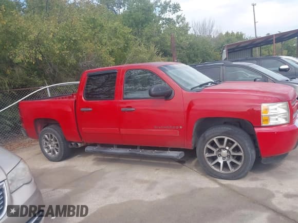 ✅ 2008 Chevrolet Silverado 1500 1LT • VIN: 2GCEC13J681148757 • Lot: 43469479. Wystawiony na IAAI z przebiegiem 236 553 mil. Bezpłatny archiwum sprzedaży aukcyjnych z USA i szczegółowy raport historii pojazdu na DreamBid. Zdjęcie 13.