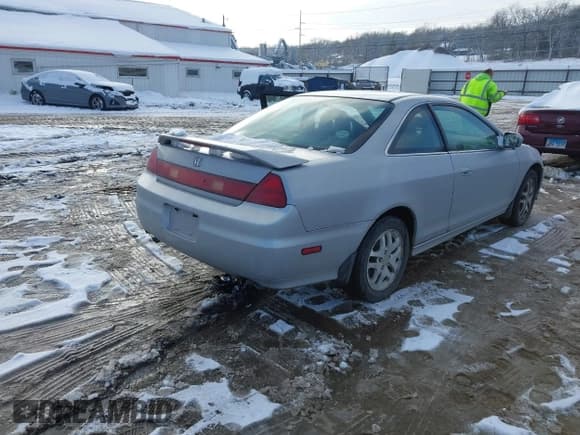 ✅ 2001 Honda Accord EX • VIN: 1HGCG22561A023776 • Lot: 43829990. Listed on IAAI with 175,418 mi. Free auction sales archive from the USA and detailed vehicle history report at DreamBid. Image 4.