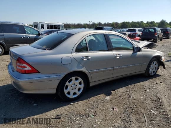 ✅ 2005 Mercedes-Benz C 320 • VIN: WDBRF84J05F664759 • Лот: 56924864. Опубликован ранее на Copart с пробегом 99 694 миль. Бесплатный доступ к архиву аукционных продаж из США и подробный отчёт об истории автомобиля на DreamBid. Изображение 3.