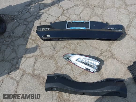 ✅ 2017 Ford Fusion Hybrid Titanium • VIN: 3FA6P0RU2HR360481 • Лот: 42902061. Опубликован ранее на IAAI с пробегом 88 086 миль. Бесплатный доступ к архиву аукционных продаж из США и подробный отчёт об истории автомобиля на DreamBid. Изображение 12.