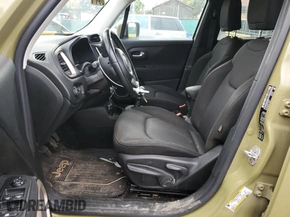 ✅ 2015 Jeep Renegade Latitude • VIN: ZACCJBBH7FPB50277 • Lot: 82309525. Wystawiony na Copart z przebiegiem 114 288 mil. Bezpłatny archiwum sprzedaży aukcyjnych z USA i szczegółowy raport historii pojazdu na DreamBid. Zdjęcie 7.