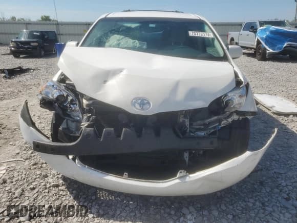 ✅ 2014 Toyota Sienna LE AAS • VIN: 5TDKK3DC5ES480016 • Lot: 70772115. Listed on Copart with 164,920 mi. Free auction sales archive from the USA and detailed vehicle history report at DreamBid. Image 5.