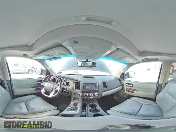 ✅ 2015 Toyota Sequoia Platinum • VIN: 5TDDW5G11FS113361 • Lot: 83628514. Wystawiony na Copart z przebiegiem 152 772 mil. Bezpłatny archiwum sprzedaży aukcyjnych z USA i szczegółowy raport historii pojazdu na DreamBid. Zdjęcie 14.