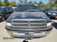 2001 Dodge 1500 z VIN 3B7HC13Y31G199091, wystawiony jako Copart lot #74186904 z przebiegiem 140 674 mil mil oraz Czysty tytuł • Clean title. Historia ofert i sprzedaży dostępna na DreamBid. Obrazek 5.