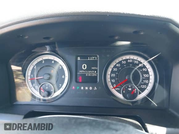 2019 Ram 1500 Big Horn z VIN 1C6RR6TT0KS712030, wystawiony jako IAAI lot #42488959 z przebiegiem 81 612 mil mil oraz . Historia ofert i sprzedaży dostępna na DreamBid. Obrazek 7.