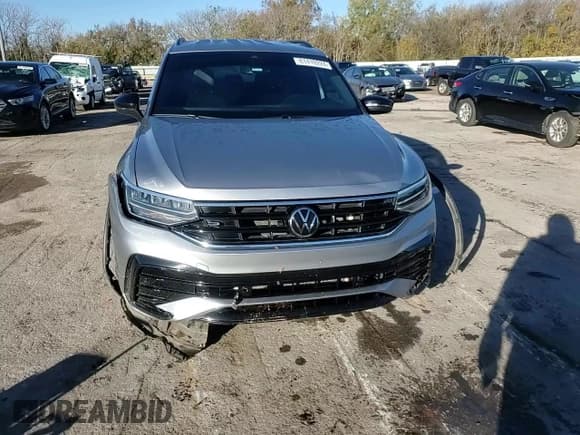✅ 2022 Volkswagen Tiguan SE R-Line Black • VIN: 3VVCB7AX1NM035874 • Lot: 81419224. Wystawiony na Copart z przebiegiem Nie podano. Bezpłatny archiwum sprzedaży aukcyjnych z USA i szczegółowy raport historii pojazdu na DreamBid. Zdjęcie 11.