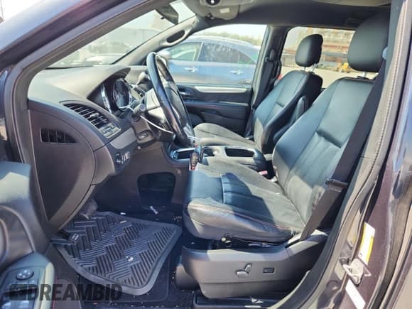 ✅ 2014 Dodge Grand Caravan R/T • VIN: 2C4RDGEG6ER431059 • Lot: 81301235. Listed on Copart with 128,718 mi. Free auction sales archive from the USA and detailed vehicle history report at DreamBid. Image 7.