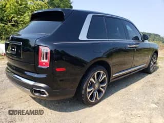 ✅ 2022 Rolls-Royce Cullinan • VIN: SLATV4C09NU214462 • Lot: 70713624. Wystawiony na Copart z przebiegiem 9 904 mil. Bezpłatny archiwum sprzedaży aukcyjnych z USA i szczegółowy raport historii pojazdu na DreamBid. Zdjęcie 3.