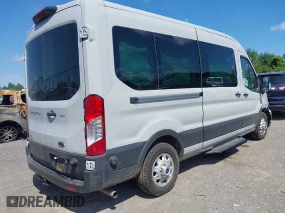 ✅ 2025 Ford Transit Passenger XL • VIN: 1FBAX9CG9SKA11412 • Лот: 42769608. Опубликован ранее на IAAI с пробегом 3 413 миль. Бесплатный доступ к архиву аукционных продаж из США и подробный отчёт об истории автомобиля на DreamBid. Изображение 4.