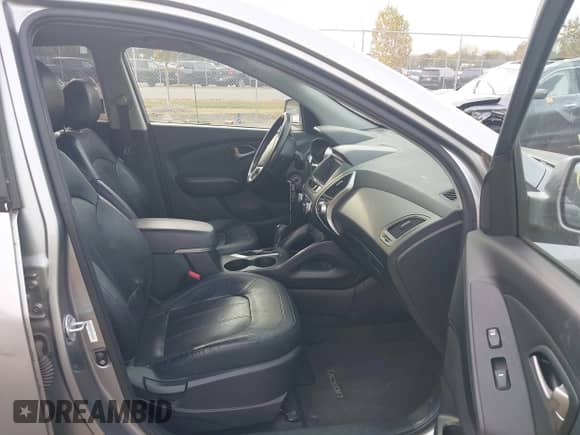 2010 Hyundai Tucson Limited z VIN KM8JU3AC9AU064112, wystawiony jako IAAI lot #43556046 z przebiegiem 191 038 mil mil oraz . Historia ofert i sprzedaży dostępna na DreamBid. Obrazek 5.