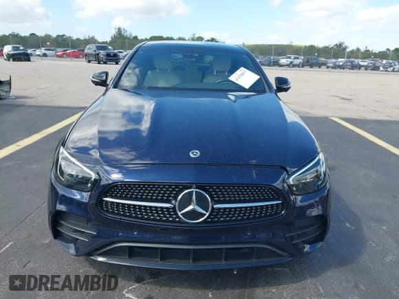 ✅ 2022 Mercedes-Benz E 350 • VIN: W1KZF8DB7NB090992 • Lot: 43478857. Listed on IAAI with 6,986 mi. Free auction sales archive from the USA and detailed vehicle history report at DreamBid. Image 12.