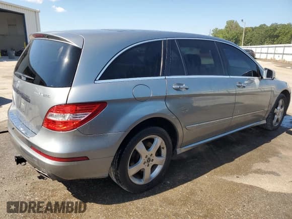 ✅ 2011 Mercedes-Benz R 350 • VIN: 4JGCB6FE9BA132874 • Лот: 72996554. Опубликован ранее на Copart с пробегом 184 523 миль. Бесплатный доступ к архиву аукционных продаж из США и подробный отчёт об истории автомобиля на DreamBid. Изображение 3.