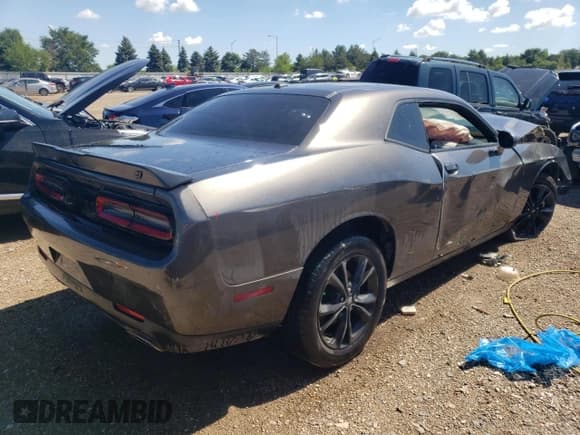 ✅ 2022 Dodge Challenger SXT • VIN: 2C3CDZGG5NH172296 • Lot: 58321554. Wystawiony na Copart z przebiegiem Nie podano. Bezpłatny archiwum sprzedaży aukcyjnych z USA i szczegółowy raport historii pojazdu na DreamBid. Zdjęcie 3.