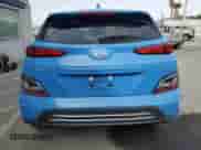 2022 Hyundai Kona Limited z VIN KM8K53AG9NU155584, wystawiony jako Copart lot #84730684 z przebiegiem 21 912 mil mil oraz Czysty tytuł • Clean title. Historia ofert i sprzedaży dostępna na DreamBid. Obrazek 6.
