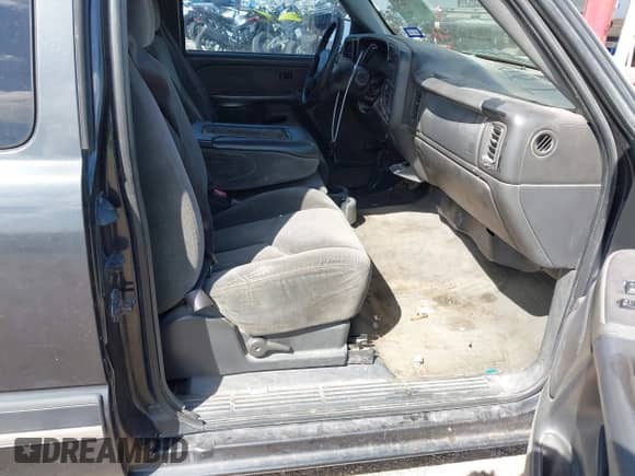 2003 Chevrolet Silverado 1500 LS с VIN 2GCEC19X531369142, выставлен на аукционе IAAI как лот 42510684 с пробегом Не указан миль и . История ставок и продаж доступна на DreamBid. Изображение 5.